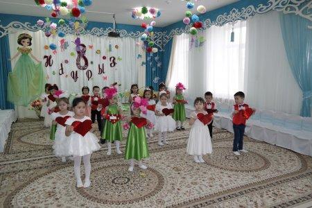 "Қарлығаш" ортаңғы тобының "Ана - өмір гүлі" атты мерекелік ертеңгілігі