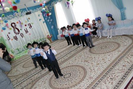 "Балапан" ортаңғы тобы "Ана біздің гүліміз" атты 8 - Наурыз мерекесіне арналған ертеңгілігі .