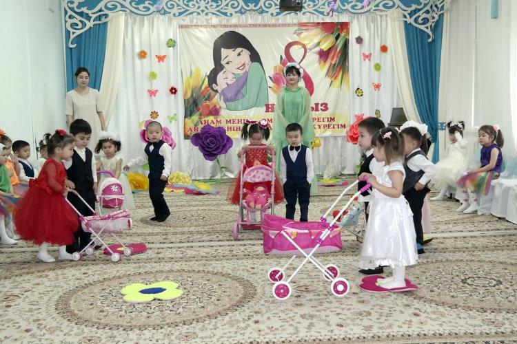 8 - Наурыз Халықаралық әйелдер күніне арналған мерекелік ертеңгілігі.