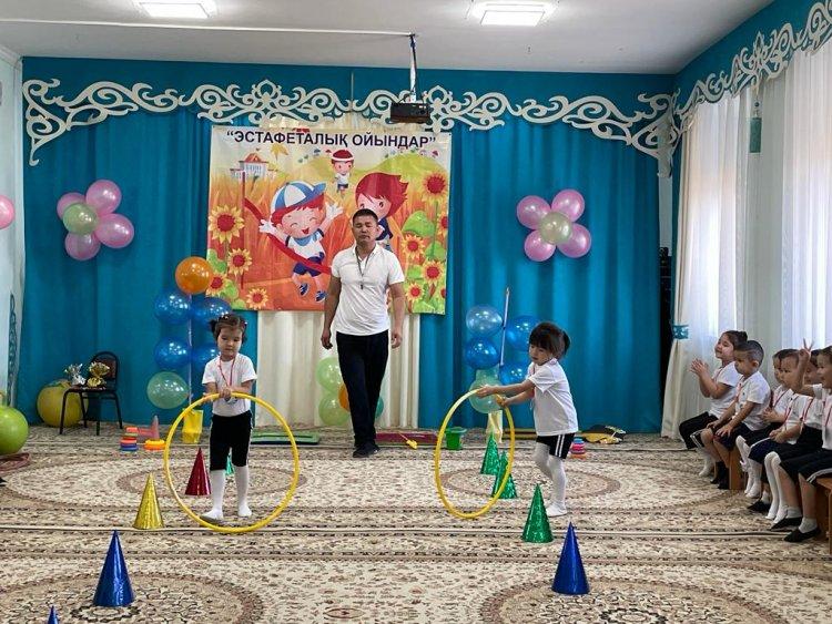 Балабақшаның жылдық жұмыс жоспарына сәйкес дене шынықтыру жетекшісі Есимов Таңат "Эстафеталық ойындар" тақырыбында дене шынықтыру сауық кешін ұйымдастырды.