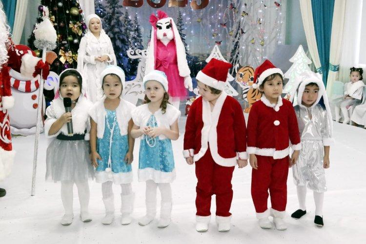 "Краски" предшкольная группа. Утренник "Новый год у ворот!".