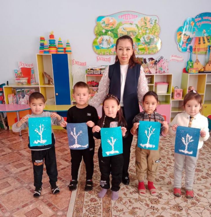 "Біздің шығармашылық" бейнелеу өнері жетекшісі Сисенова Рауза