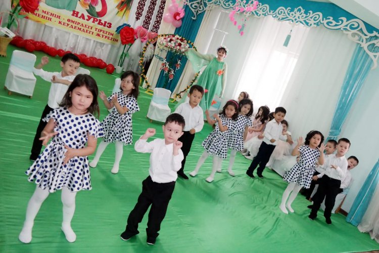 "Әлемнің жарығын сыйладың сен маған" атты ертеңгілік "Жұлдыздар" мектепалды тобы