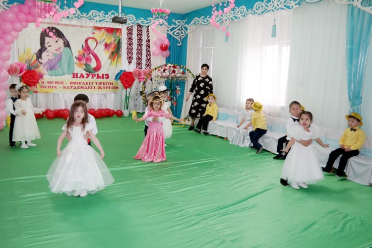 "Аяулы анашым!" тақырыбында ертеңгілік "Айгөлек" ортаңғы тобы