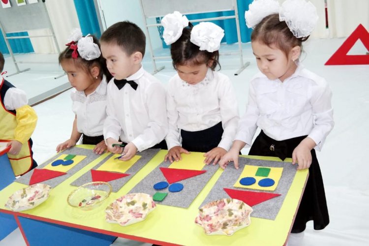 "Көңілді пішіндер" тақырыбында ойын түрінде ұйымдастырылған іс - әрекет