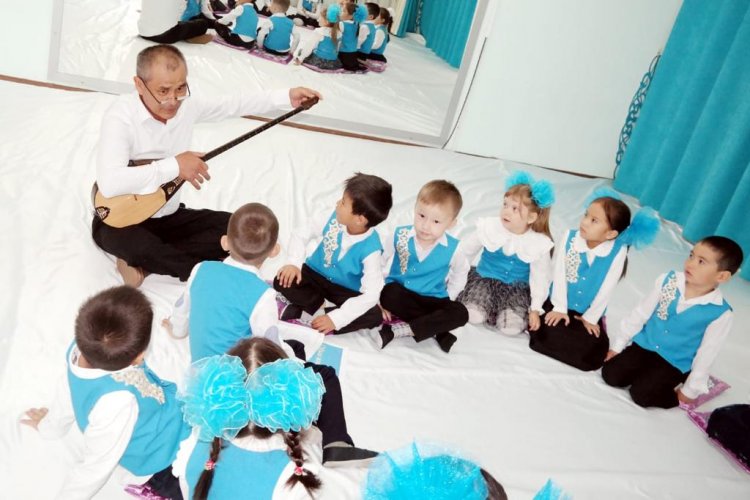 "Күншуақ" мектепалды тобымен музыкалық ырғақты ойындар