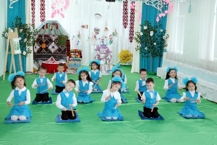 "Көңілді ноталар" тақырыбында ойын түрінде ұйымдастырылған іс - әрекет