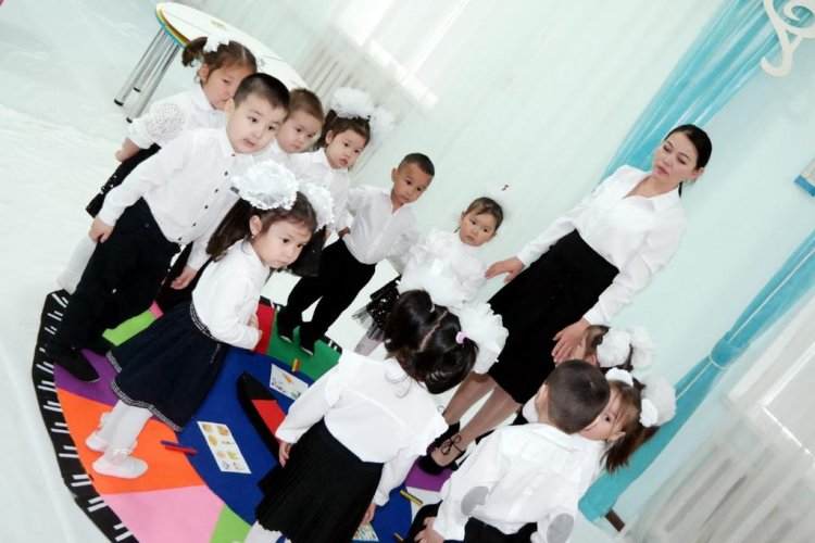 "Пайдалы және зиянды тағамдар" тақырыбында кіріктірілген ойын түрінде ұйымдастырылған іс - әрекет