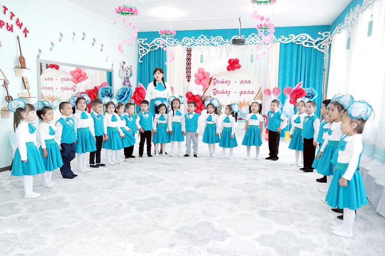 "Ұстаз - ана, ұстаз - дана" мерекелік ертеңгілік