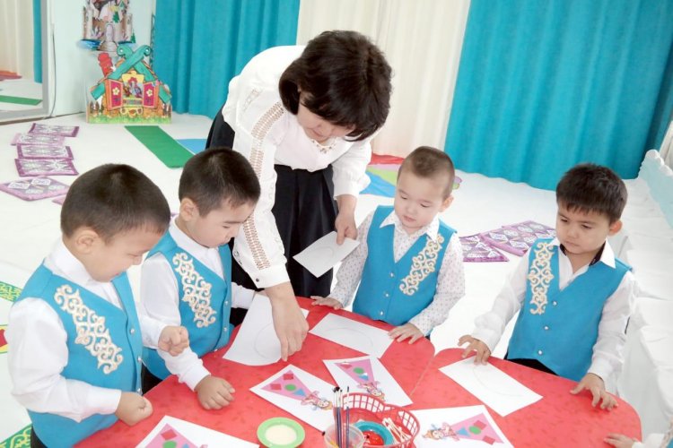 "Қуыршақтарға көмектесейік" тақырыбында ойын түрінде ұйымдастырылған іс - әрекет