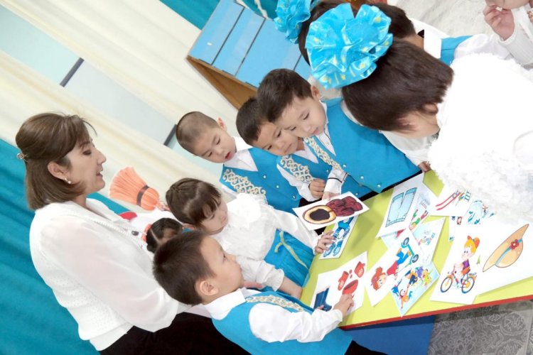 Тәрбиеші Б.Маханова "Айгөлек" ересек тобымен "Қыс қызығы" тақырыбында ойын түрінде ұйымдастырылған оқу іс - әрекетін өткізді.