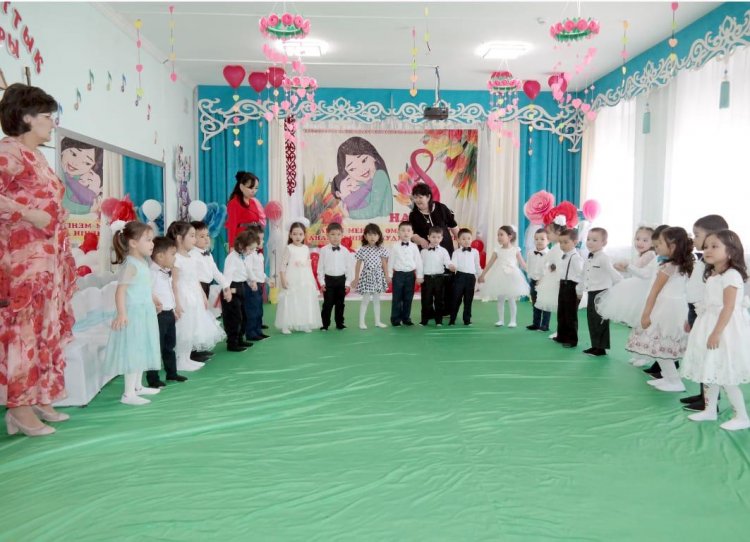 "Балдырған" ересек тобының тәрбиешілерінің ұйымдастыруымен 8- наурыз Халықаралық әйелдер күніне арналған мерекелік ертеңгілігі.