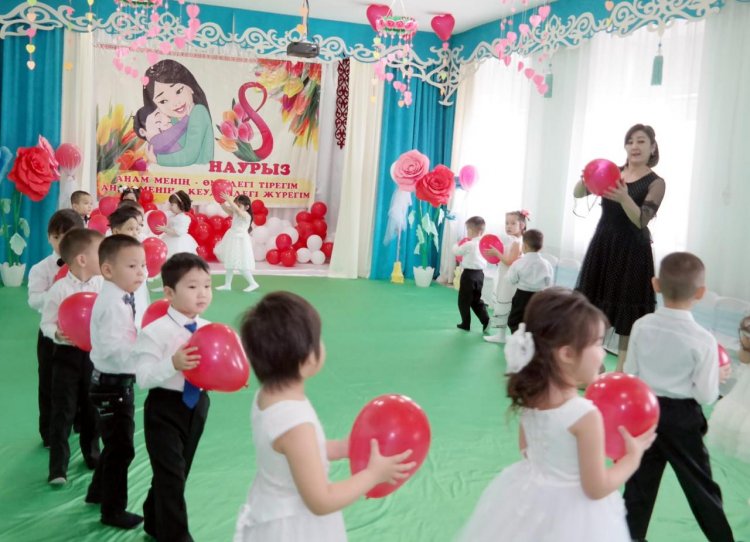 "Айгөлек" ересек тобының тәрбиешілерінің  ұйымдастыруымен 8- наурыз Халықаралық әйелдер күніне арналған мерекелік ертеңгілігі.
