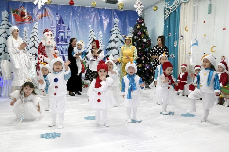 "Бауырсақ" ортаңғы тобының жаңа жылдық ертеңгілігі