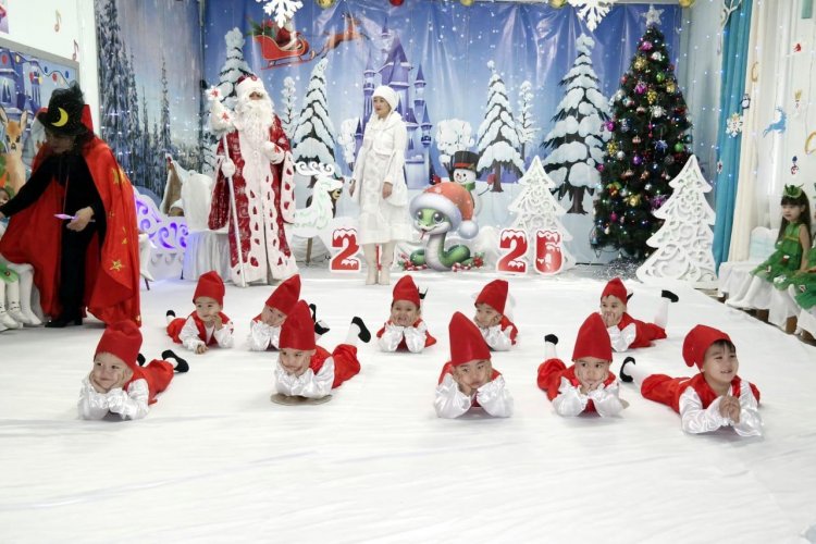 "Балақай" ортаңғы тобы Жаңа жылдық мерекелік ертеңгілік